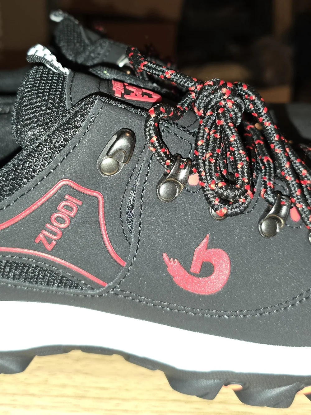 ZUODI MEN'S SPORTS SHOE US 11/EU 45/OUTDOOR/HIKING/TRAIL/LIGHTWEIGHT BLACK/RED